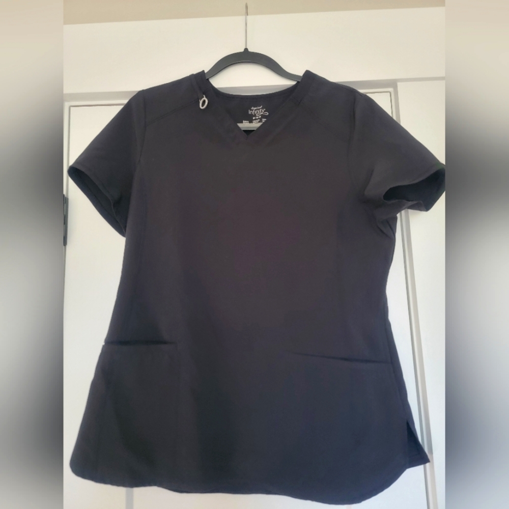 Cherokee infinity Black Scrub Top. Medium